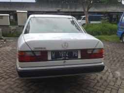 Mercedes-Benz 230E (W124) 1992 kondisi terawat 7