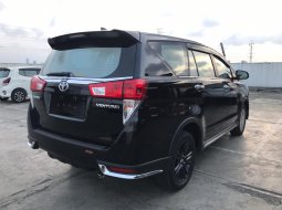 Jual Mobil Toyota Venturer 2019 3