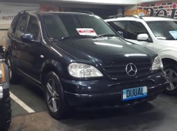 Jual mobil Mercedes-Benz M-Class ML 320 2000  2