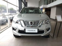 Nissan Terra  2018 Silver 5