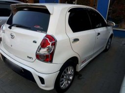 Toyota Etios () 2013 kondisi terawat 5