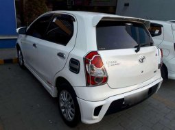 Toyota Etios () 2013 kondisi terawat 1