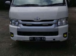 2015 Toyota Hiace dijual 5