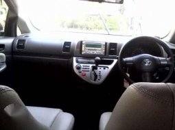 Toyota Wish G 2003 Silver 1