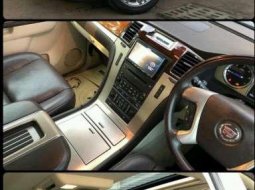 Cadillac Escalade  2011 Putih 6