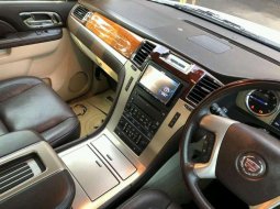 Cadillac Escalade  2011 Putih 5