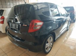 Jual Mobil Honda Jazz RS 2011 3