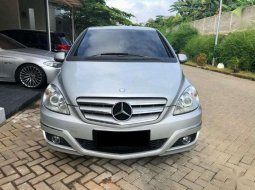 Mercedes-Benz B-CLass  2010 Silver 5