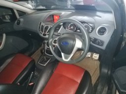 Jual Ford Fiesta Trend 2011 5