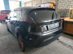 Jual Mobil Ford Fiesta Style 2011 5