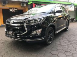 Toyota Venturer  2017 Hitam 4