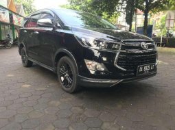 Toyota Venturer  2017 Hitam 3