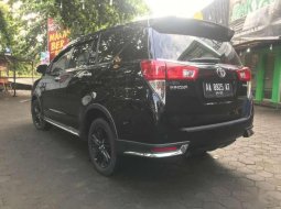 Toyota Venturer  2017 Hitam 1