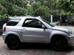 2003 Toyota RAV4 dijual 5