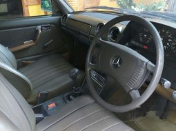 Mercedes-Benz 230E (W123 2.3 Manual) 1978 kondisi terawat 4