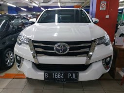 Jual mobil Toyota Fortuner VRZ 2017 1