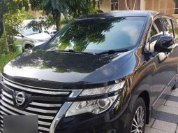 Nissan Elgrand Highway Star 2014 Hitam 2