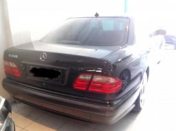 Jual Mobil Mercedes-Benz E-Class E 240 2000 3