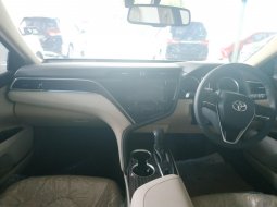 Jual Mobil Toyota Camry 2.5 V 2019  8