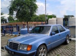 Mercedes-Benz 300E W124 1989 Biru 3