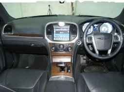 Chrysler 300C 2012 terbaik 6