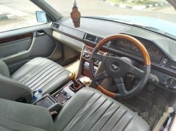 Mercedes-Benz 300E W124 1989 Biru 1