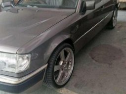 Mercedes-Benz 300 () 1990 kondisi terawat 5