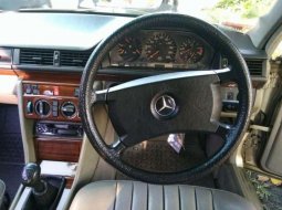 1991 Mercedes-Benz 230E dijual 2