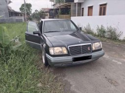 Mercedes-Benz 300E () 1988 kondisi terawat 5