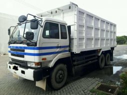 Nissan UD Truck  2003 Putih 3