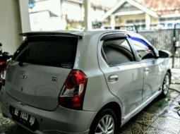 Toyota Etios  2014 Silver 3