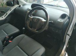 Jual Toyota Yaris E 2012 4