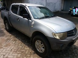 2010 Mitsubishi Triton dijual 2