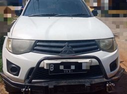 Mitsubishi Triton  2012 Putih 2