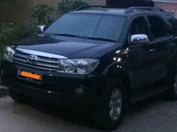 Jual Toyota Fortuner 2.7 V 2010  1