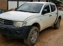 2014 Mitsubishi Triton dijual 2