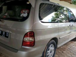 Kia Carnival 2000 terbaik 2