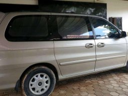 Kia Carnival 2000 terbaik 1