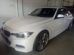 Jual mobil BMW 3 Series 330i 2018  1