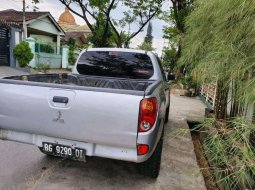 Mitsubishi Triton  2011 Silver 3