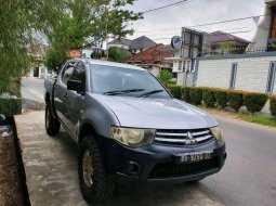 Mitsubishi Triton  2011 Silver 2