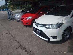 Toyota Limo  2012 Putih 2