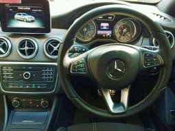 Mercedes-Benz CLA 200 2016 Hitam 5