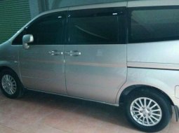 2010 Nissan Serena dijual 5