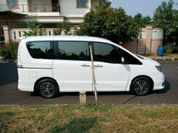 2015 Nissan Serena dijual 6