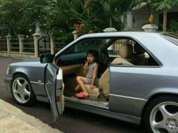 1991 Mercedes-Benz 300CE dijual 5