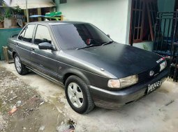 Nissan Sentra 1.6 Sedan 1993 Abu-abu 3