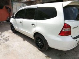 Nissan Grand Livina (XV) 2013 kondisi terawat 4