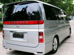 Nissan Elgrand  2008 Silver 2