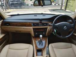 Jual BMW 3 Series 320i 2008 murah  1